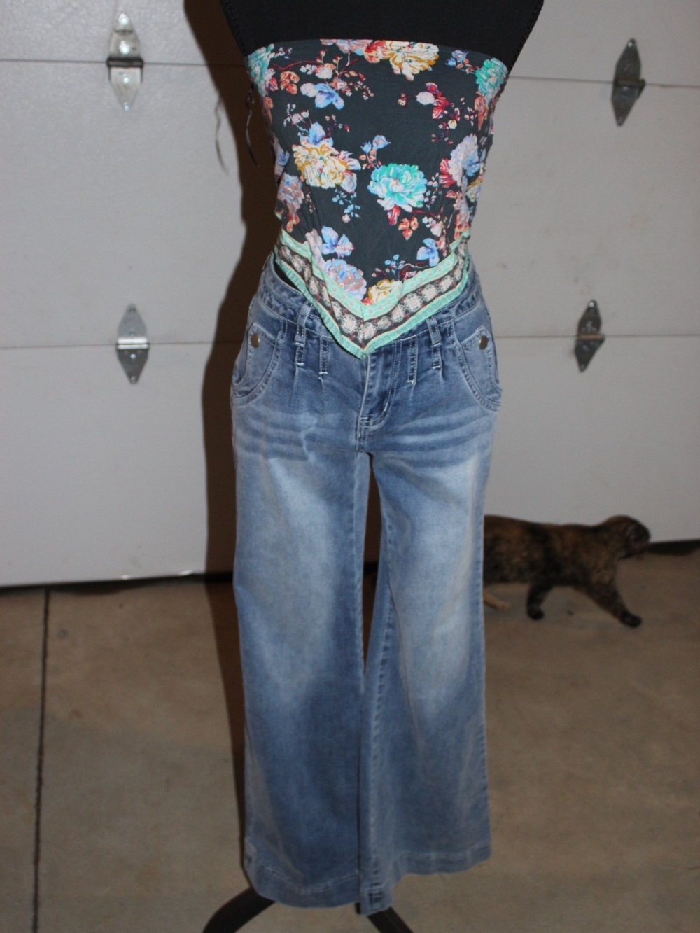 Relaxed Light Blue Washed Boyfriend Jeans for Women